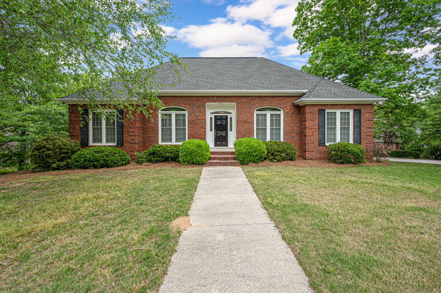 Virtual Tour of Birmingham Metro Real Estate Listing For Sale | 211 Cambo Terrace, Hoover, AL 35226